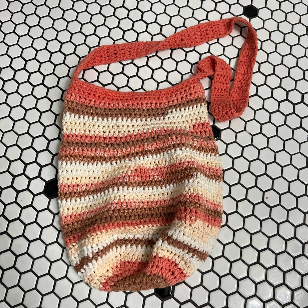 Handmade Knit shoulder bag - Picture 2 of 3